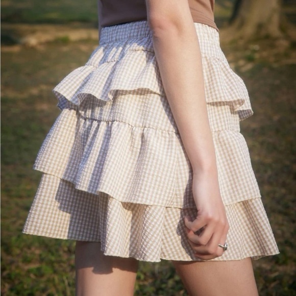 4/$25 Romwe Gingham Ruffle Seersucker Mini Skirt XS Beige Cottagecore Y2K Vibes - Picture 4 of 9